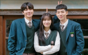 Bae Hyun Seong Kuak Rasanya Lihat Hwang In Yeop & Jung Eun Chae Syuting Mesra di 'Family by Choice'