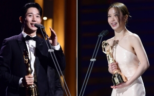 Ekspresi Lucu Jung Hae In Persis Go Min Si saat Menangkan Blue Dragon Film Awards 2024