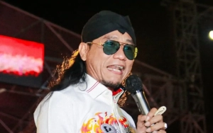 Gestur Tangan Gus Miftah saat Rangkulan hingga Ekspresi Penjual Es Teh Jadi Gunjingan