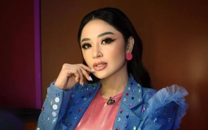 Dewi Perssik Diperingatkan Pasca Curhat Teman Putranya Koleksi Foto Seksinya Hingga Minta Peluk