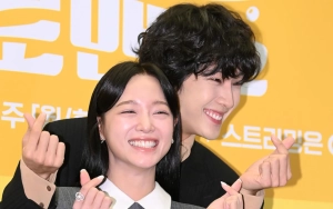 Gestur Lee Jong Won saat Syuting Ciumi Wajah Kim Sejeong di 'Brewing Love' Bikin Salfok