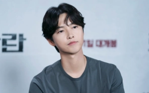 Song Joong Ki Syok Sendiri Lihat Penampilannya di 'Bogota: The Land of Last Chance'