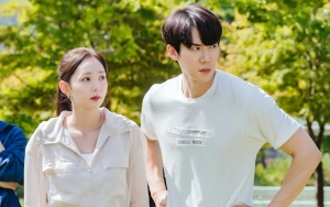 Chae Soo Bin Cemburui Tingkah Flirting Yoo Yeon Seok di 'When The Phone Rings'