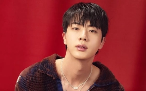 Kakak Jin BTS & Istri Cantik Keciduk datang ke Pembukaan Toko Minuman Keras Sang Idol