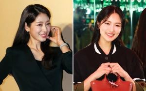 Park Shin Hye Serahkan Gelar Putri SBS ke Kim Hye Yoon