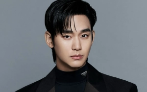 Momen Kim Soo Hyun Bingung Cari Band ECLIPSE di AAA 2024 Buat Ngakak