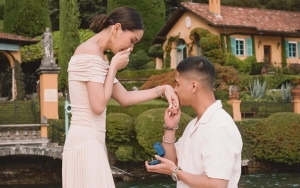 Al Ghazali Makin Bucin Lihat Alyssa Daguise Cantik Berhijab saat Umrah