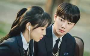 Lee Jun Young Bandingkan Gaya Kencannya dengan Karakter di 'Melo Movie'