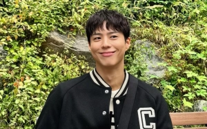 Perhatian Manis Park Bo Gum sebelum Wamil Dibongkar Staf 'Record of Youth'