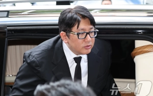 Bang Si Hyuk Terungkap Bukan Sosok dengan Penghasilan Tertinggi di HYBE
