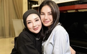 Shella Saukia Diduga Sindir Nikita Mirzani 'Dajjal' usai Curiga Main HP di Rutan