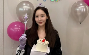 Rambut Pink Blonde Park Min Young untuk Drama Baru Kejutkan Publik