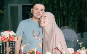 Irish Bella Diratukan Suami saat Dapat Kejutan Ultah dan Kue Raksasa