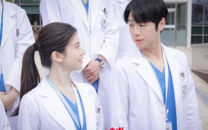 Go Yoon Jung Akui Bakal Terus Flirting ke Jung Joon Won di 'Resident Playbook'