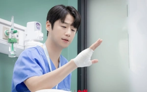 Akting Jung Joon Won Jadi Ipar Go Yoon Jung di 'Resident Playbook' Tuai Perhatian
