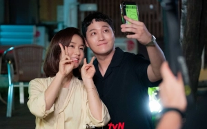 PD 'Hospital Playlist' Singgung Kemungkinan Suami Ahn Eun Jin Bukan Kim Dae Myung