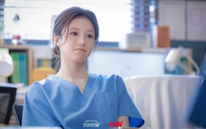 Go Yoon Jung Ungkap Peran Oh Yi Young di 'Resident Playbook' Paling Mirip Dirinya