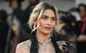 Paris Jackson Bertemu Kembali dengan Ibu, Debbie Rowe, dalam Momen Spesial