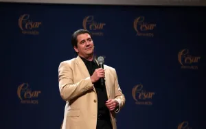 Jim Carrey Klarifikasi Isu Dikloning Setelah Penampilan di César Awards