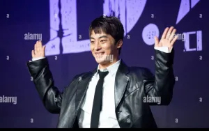 Koo Kyo Hwan Hadapi Perasaan Tak Berharga di Drama 'We Are All Trying Here'