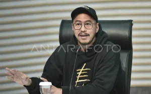 Pandji Pragiwaksono Rilis Buku Mens Rea untuk Jernihkan Isu di Masyarakat