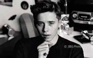 Brooklyn Beckham Rayakan Ulang Tahun Ibu Mertua di Tengah Konflik Keluarga
