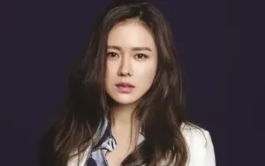 Son Ye Jin Tampil Memukau di Usia 44, Perlihatkan Tubuh Bugar Saat Promosi Bra Baru