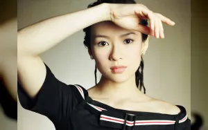 Zhang Ziyi Diduga Jalani Operasi Plastik Setelah Tampil dengan Wajah Penuh