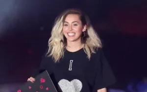 Miley Cyrus Ungkap Alasan Taylor Swift Jadi Kameo di Hannah Montana