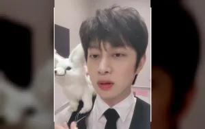 Heechul Super Junior Memicu Kontroversi dengan Video Unclasping Bra