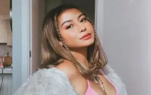 Awkarin Hebohkan Publik dengan Foto Testpack, Ternyata Hanya Lelucon April Mop