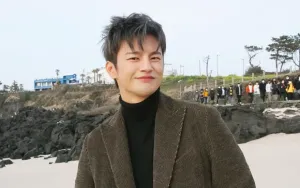 Seo In Guk Cerita Tentang Pengalaman Kissing BLACKPINK Jisoo yang Menegangkan