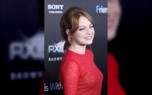 Emma Stone Tampil Mengejutkan di Red Carpet dengan Penampilan Sangat Kurus