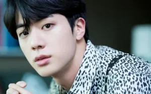 Rumor Kencan BTS Jin dan Shin Sae Kyeong Mencuat Usai Dikenali di Konser