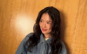 Kim Hyeyoon dan Lee Jongwon Bikin Netizen Terpesona dengan Aksi Lucu Fit Check