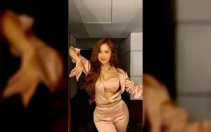 Hwasa MAMAMOO Cerita Pengalaman Terbakar Sebelum Konser dan Rencana Comeback