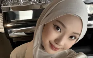 Julia Prastini Dapat Kritikan Usai Ajak Putrinya Pakai Liptint dan Parfum Dewasa