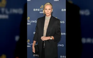Charlize Theron dan Taron Egerton Cerita Kebiasaan Unik Saat Syuting Apex