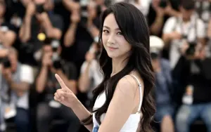Tang Wei Umumkan Kehamilan Anak Kedua Bersama Sutradara Kim Tae Yong
