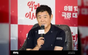 Sung Dong Il Siap Tampil Spesial di Drama 'We Are All Trying Here'