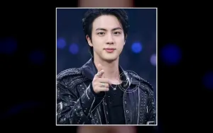 Jin BTS Pamer Visual Sambil Mukbang di Ruang Tunggu, Kaosnya Rp13 Jutaan