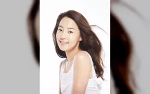 Penampilan Muda Han Ji Hye di Usia 41 Tahun Bikin Fans Terpesona