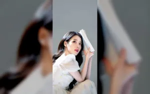 IU Tampil di Pernikahan Staf Keamanan Setelah Kontroversi 'Perfect Crown'