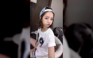 Hyeri Tanggapi Komentar Online Tentang Penampilannya Setelah Fansign