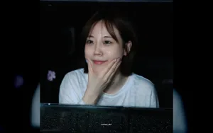 Heo Youngji Tampil Ceria Usai Kabar Kencan dengan Daesung BIGBANG