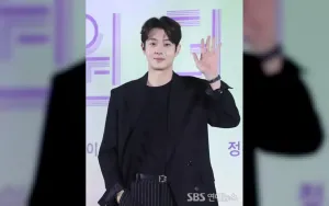 Choi Woo Shik Minta Maaf Terkait Tuduhan Diskriminasi di Paris Fashion Show