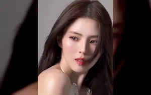 Han So Hee Tampil Memukau di Paris dengan Bralette Top