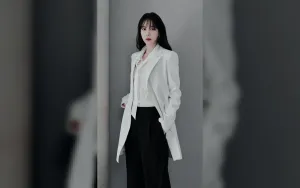Lee Ji Ah Tampil Berbeda di Premiere Film, Fans Tak Kenal dengan Gaya Barunya