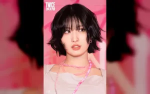 Momo TWICE Hebohkan Fans dengan Kartu Pokémon Bernilai 3,2 Juta Won