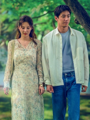 Seohyun SNSD dan Lee Jun Young Bolak-Balik Mau Ciuman, 'Love and Leashes' Rilis Trailer Intens